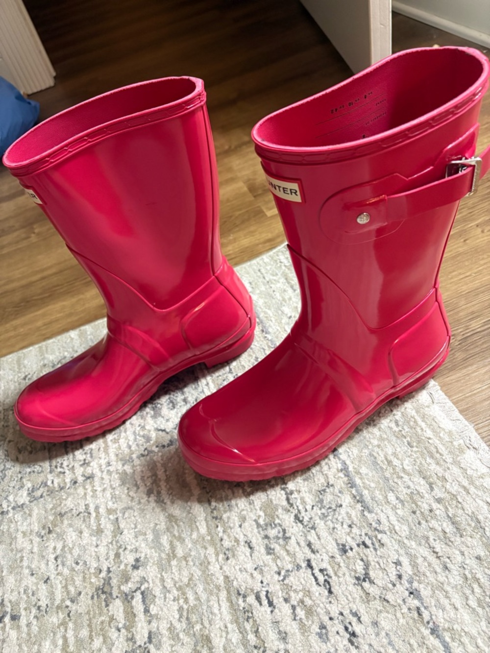 Hunter Gloss Hot Pink Rain Boots - Short - Picture 2 of 5
